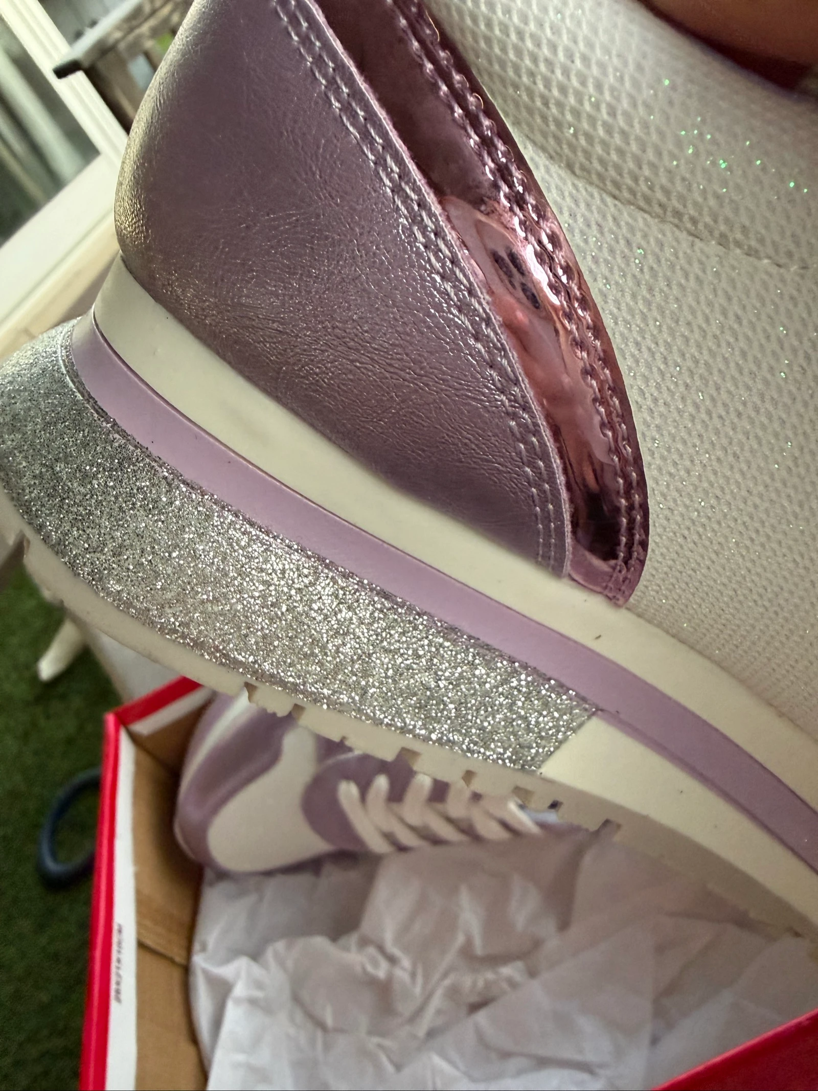 Lila en witte sportschoenen met glinsterende details – photo 6